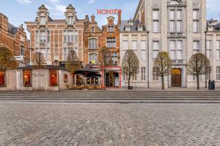 Op een absolute AAA-locatie in het hart van Leuven, pal op de iconische Oude Markt, bevindt zich dit aantrekkelijk handelspand met uitzonderlijk...