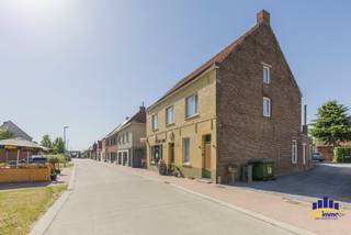 Ben je op zoek naar een renovatieproject met karakter, ruimte en potentieel? Dan is dit aanbod iets voor jou. Gelegen in het hart van Sint-Jan,...