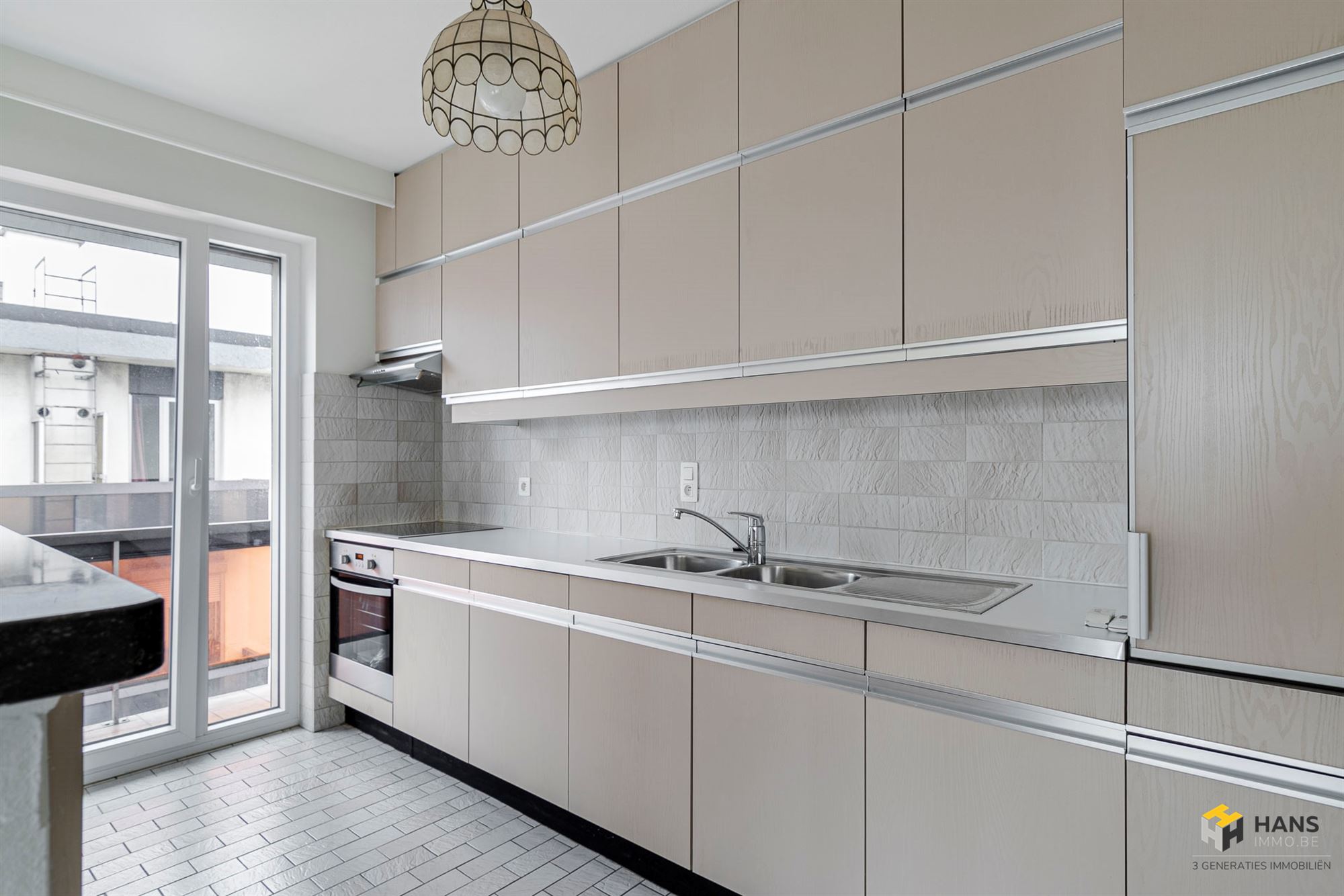 Instapklaar appartement (107m²) met 2 slaapkamers, 2 terrassen en autostaanplaats in Merksem. - foto 5