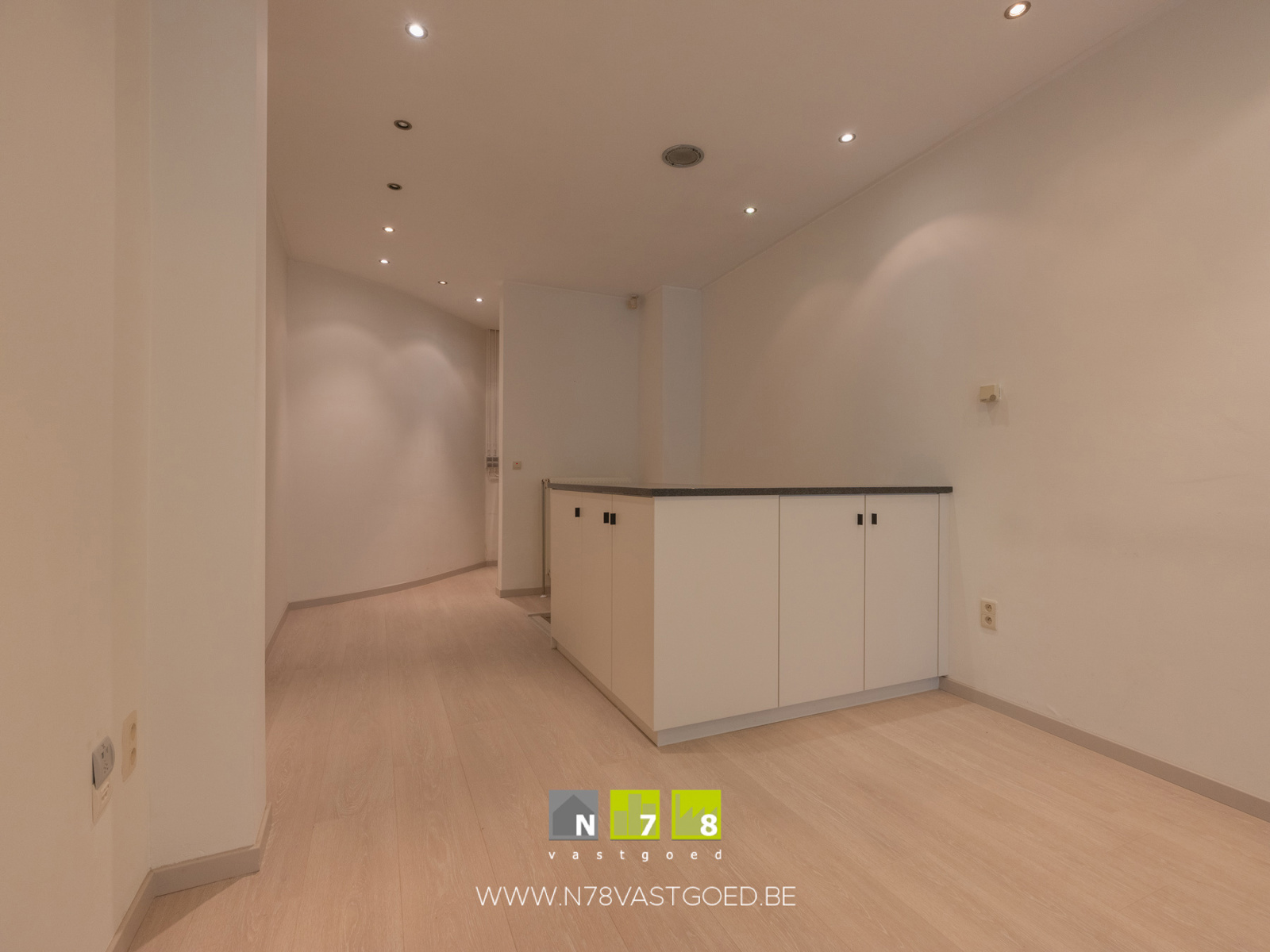 Commercial à louer à Maaseik - photo 4