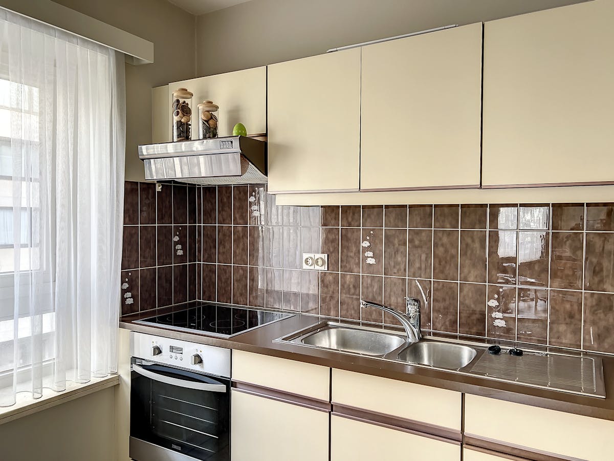 Gemeubeld appartement met staanplaats te huur in Oostende. - foto 5