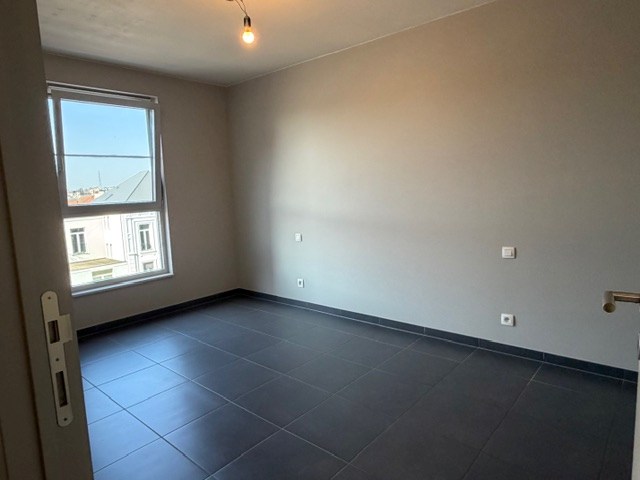 Ruim appartement met 2 slaapkamers + parkeerplaats - foto 5