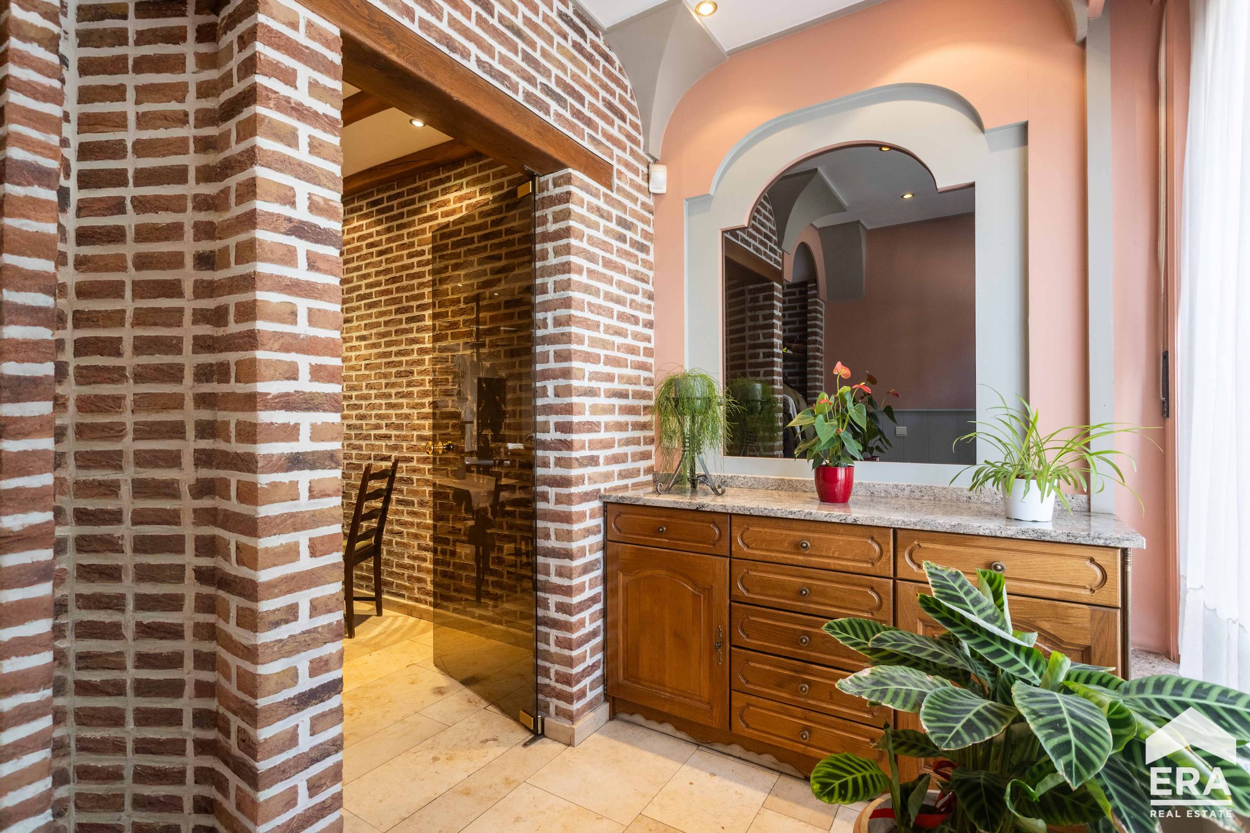 Instapklare stadswoning met magazijn en tuin in hartje Aalst - foto 3