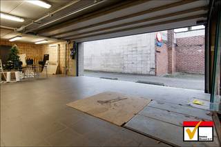 Uniek multifunctioneel pand.Dit uitzonderlijke pand biedt bijna 400 m² bruikbare ruimte, verdeeld over drie creatief met elkaar verbonden...