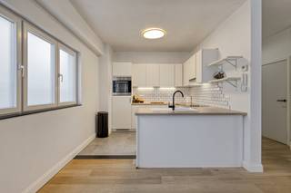 In a quiet, green and sporty environment, you will find this ground floor apartment with nice neighbors. Bus stops, doctors and other facilities are just a few minutes' walk away. The Blaarmeersen and the Watersportbaan are nearby, while you are only ten minutes away by bike in the center of Ghent.The apartment is part of a small residence without a syndic. The entire building was renovated in 2016 and this apartment was recently further modernized, including new appliances in the kitchen and new interior doors.Inside, an intermediate entrance leads to the spacious living space with parquet flooring (sanded and varnished in June), a cozy terrace and an open kitchen that is fully equipped. Thanks to the spacious living and dining area, you can decorate this space entirely according to your own taste.Through the hall you can reach two bedrooms and the bathroom. Along the way, you will find two storage rooms, the electricity cabinet and a first toilet. The master bedroom has space for a double bed and a large wardrobe and opens onto a second terrace. The bathroom with walk-in shower was renewed in 2021.The second bedroom, with an extra toilet, is multifunctional: perfect as a guest room, desk or space for a liberal profession. It has its own rear access, which can be retained or transformed into a window again.At the back of the residence, there is a spacious car park in a green environment. Bicycles can be placed in a separate storage room.You can consult Dewaele DIY's general terms and conditions at any time via dewaele.com