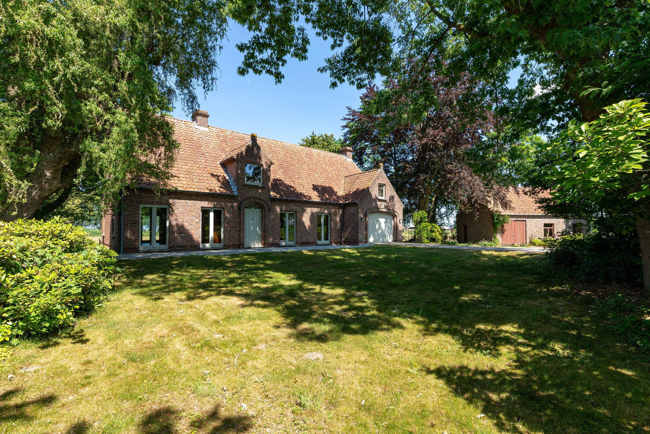EXCLUSIEVE WONING MET BOOMGAARD IN SINT-LAUREINS (2,526 m²) - foto 1