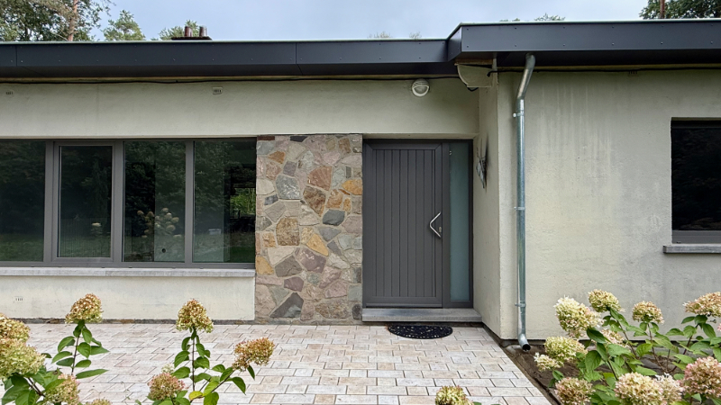 --- NOUVEAU --- Bungalow quatre façades avec 2 chambres, garage et grand jardin dans un environnement verdoyant. - foto 5