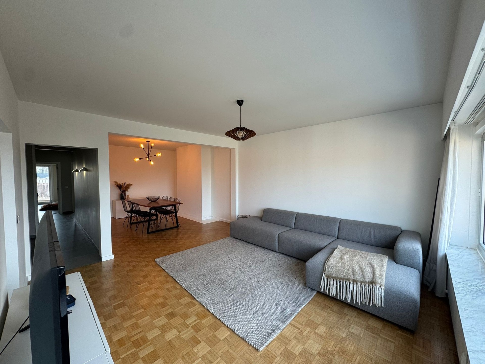 Bemeubeld appartement met 2 slaapkamers en garage - foto 1