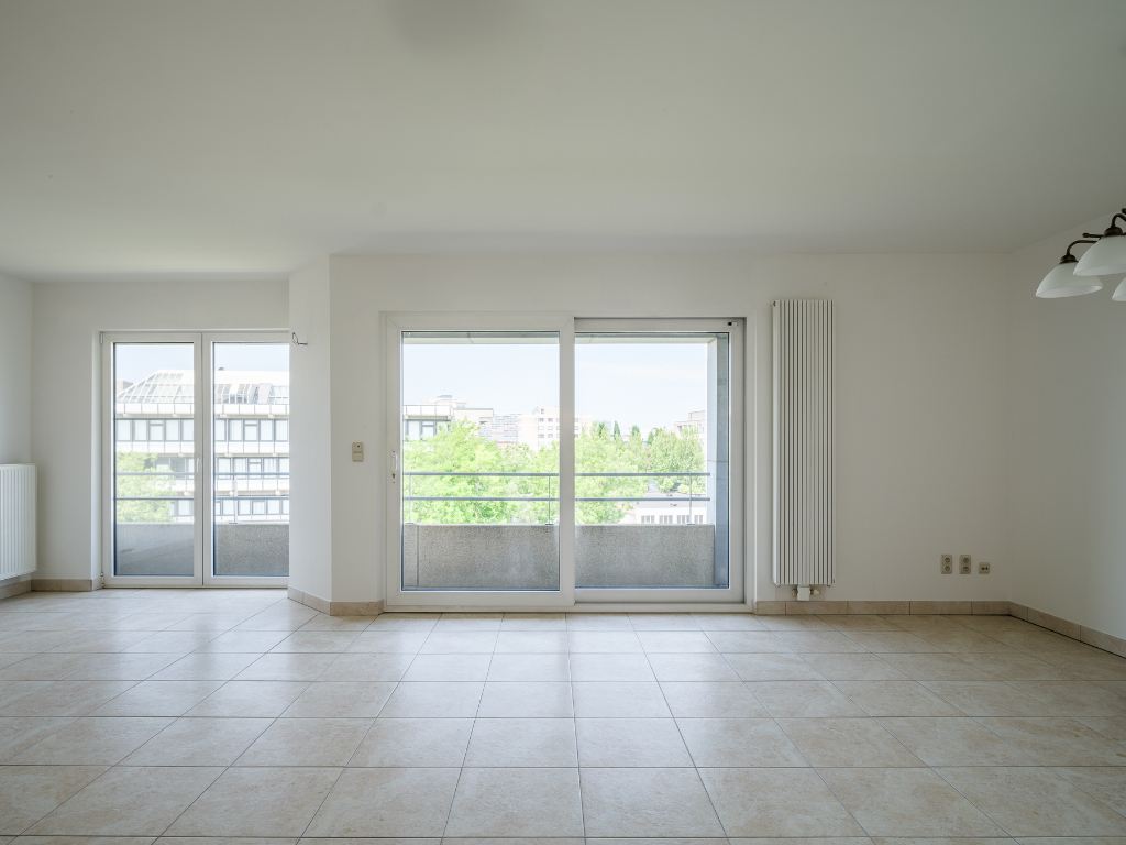 Appartement met 3 slaapkamers, aangenaam terras en autostaanplaats met prachtig en open zicht over de Leie. - photo 3