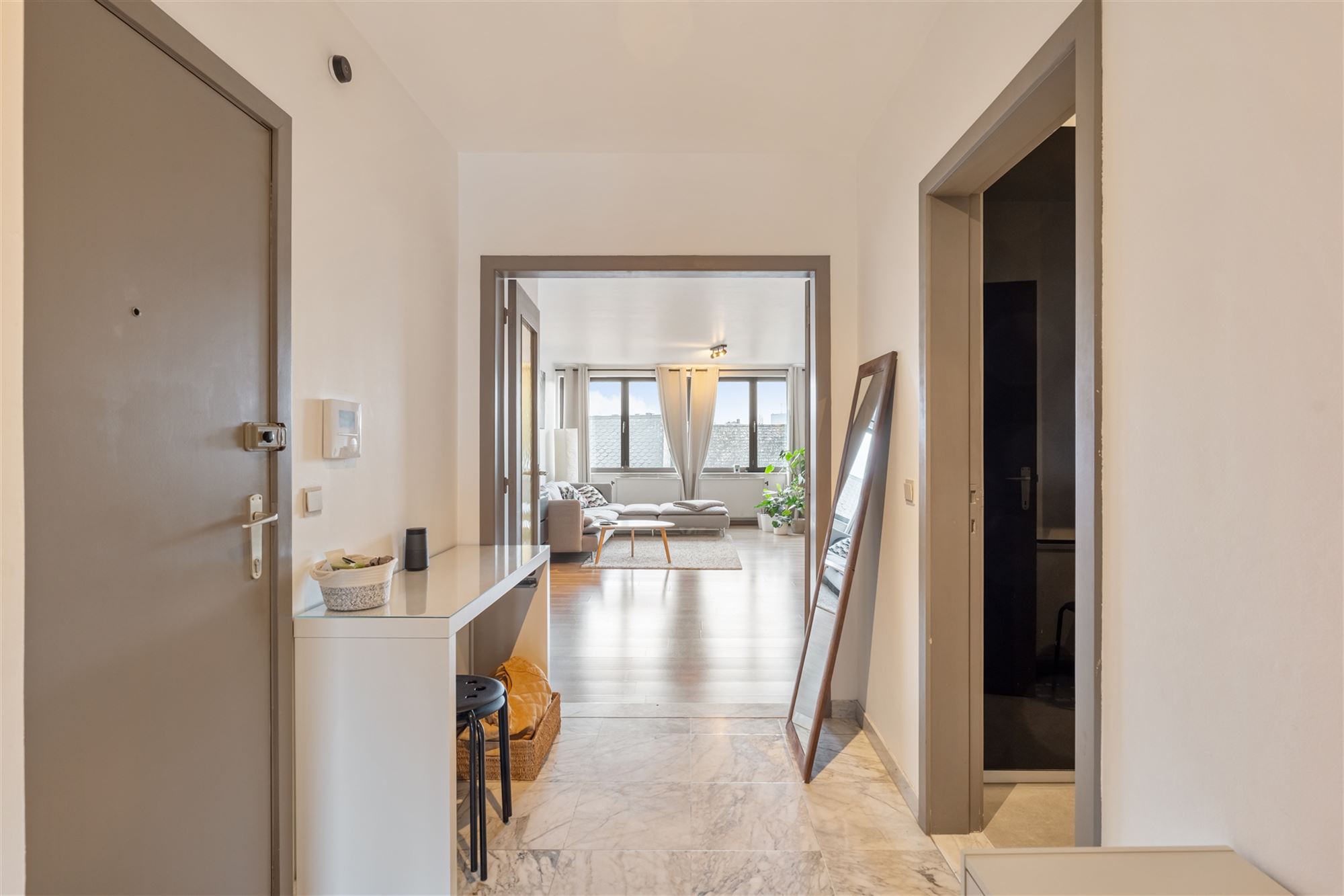 Aangenaam gerenoveerd appartement met 2 slaapkamers - foto 2