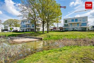Dit lichtrijk nieuwbouwappartement op de eerste verdieping in Evergem combineert rust, comfort en een praktische indeling op een uitstekende...