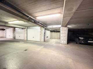 Garagebox te huur in de Kasteleinwijk.Gelegen in een residentiële regio, waar het moeilijk kan zijn om uw wagen, motorfiets of fietsen een plek...