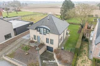 Wens je graag een bezoek aan dit pand? Neem contact op met Sara via 0494 36 21 64 of sara@ellimmo.beOp zoek naar een woning die ruimte, rust én...