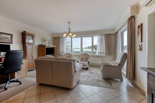 Dit appartement is gunstig gelegen in het bruisende centrum, vlak bij het station, het openbaar vervoer en de winkelstraten. Er is een...