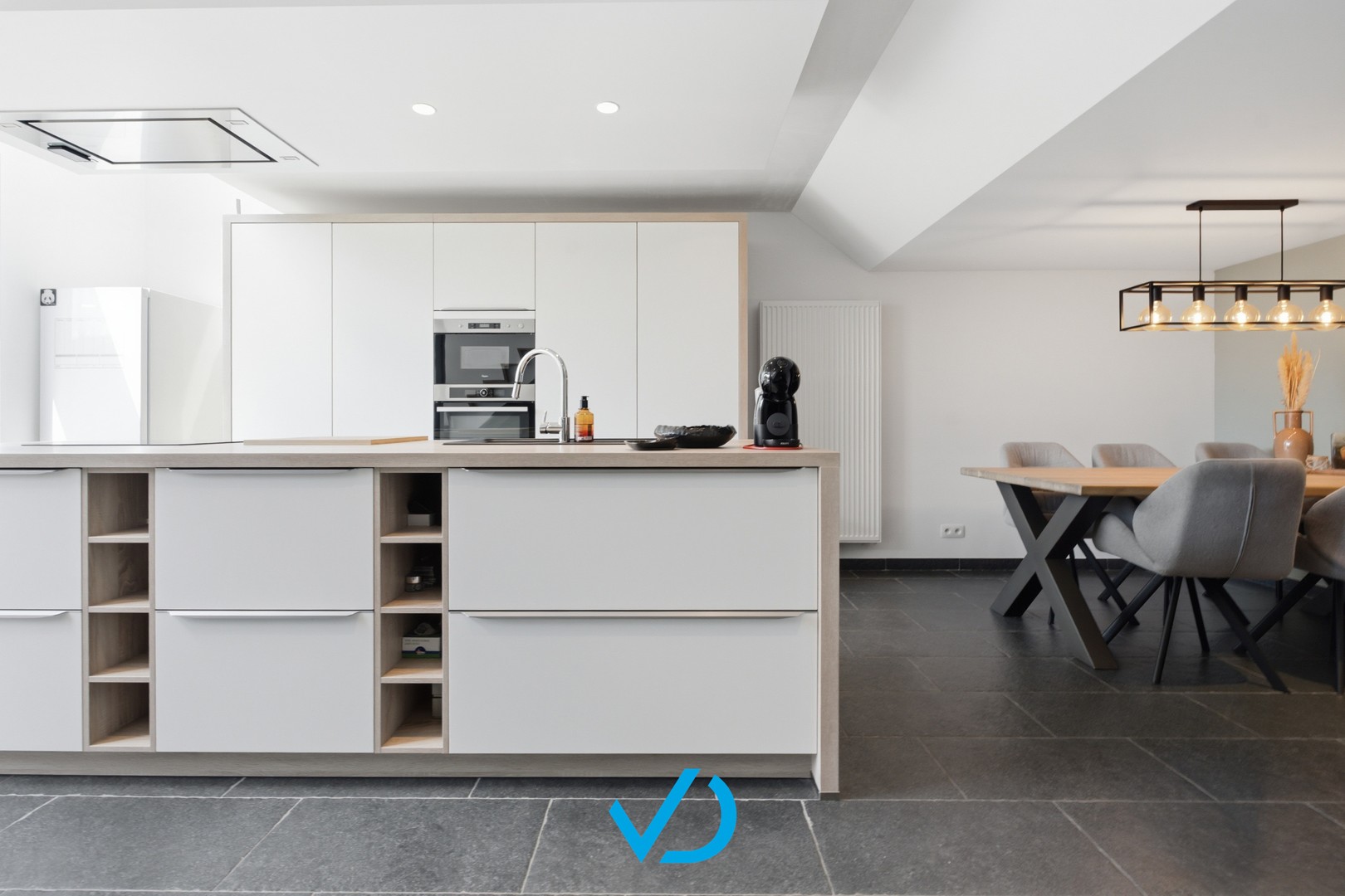 Volledig gerenoveerd wonen met prachtige tuin en verrassend veel ruimte in Nieuwkerke! - foto 5