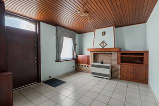 Au numéro 50 de la Kalbergstraat à Oostrozebeke, une maison pleine de charme et aux possibilités surprenantes vous attend. Avec trois chambres,...