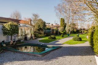 Vous recherchez un terrain de 1296 m² à deux pas de Courtrai ? N'oubliez pas de consulter cette offre à Gullegem !Ce terrain est idéalement...