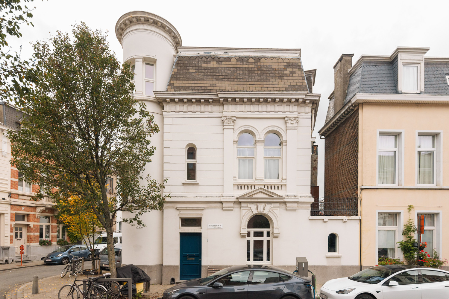 Wonen in een beschermde hoekwoning van Jos Bascourt uit 1894 is wonen in een uniek stuk Zurenborg, zonder renovatieplicht - foto 2