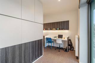 Residentie Woods: Deze studentenresidentie is gelegen aan de achterkant van het station van Leuven. Op de eerste verdieping, kijkend richting Leuven...