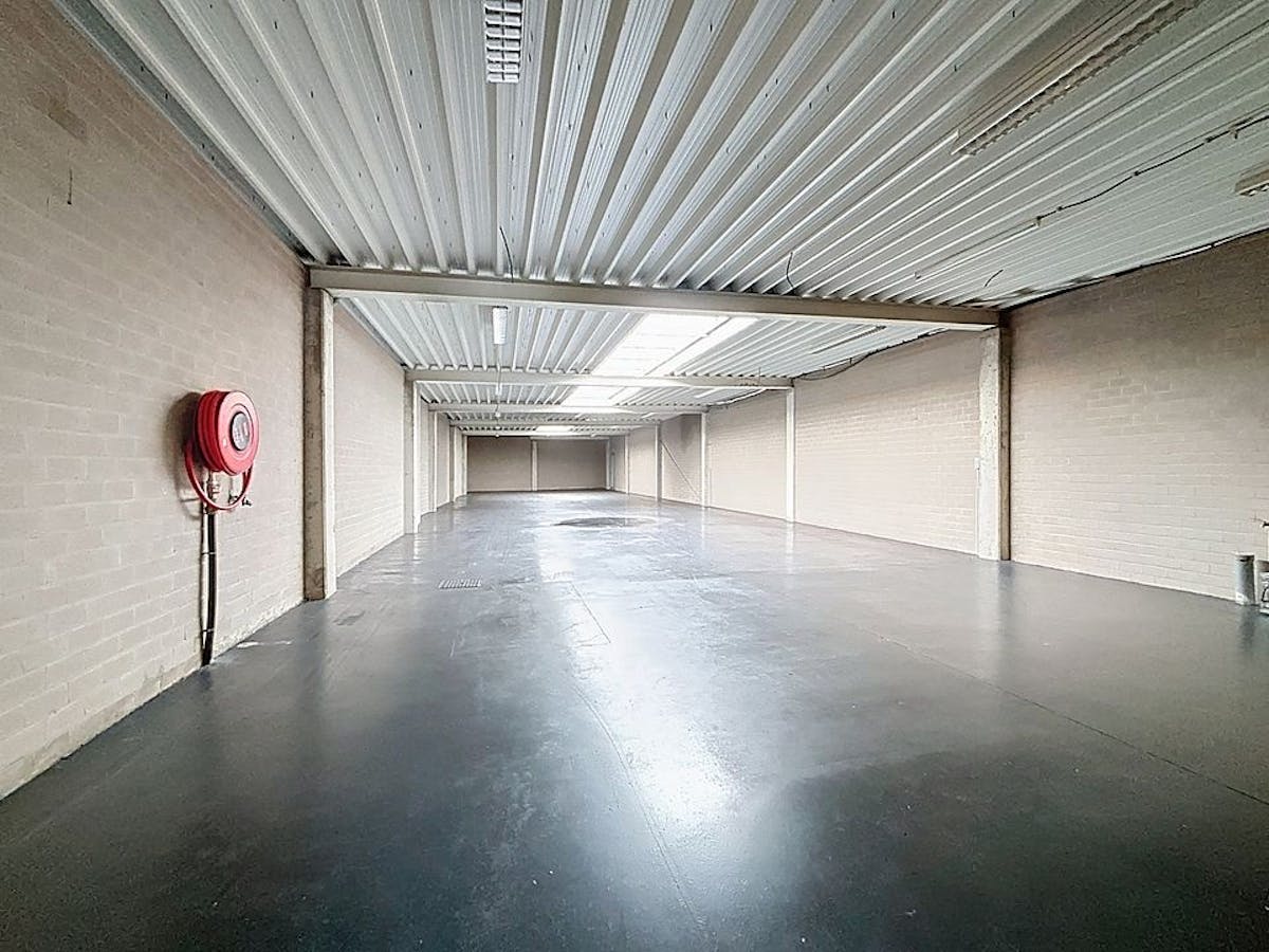 Praktisch en ruim magazijn (250 m²) te huur in Wuustwezel - foto 5
