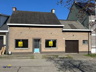 Deze woning, gelegen in een rustige straat nabij het centrum van Gijzegem, biedt een ideale combinatie van een rustige omgeving en een...