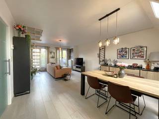 <p><span>BOSSTRAAT 69 / 2.2, 2850 BOOM</span></p><p><span>Gezellige duplex met zicht op groen!</span></p><p><span> </span></p><p><span>Dit hedendaagse duplex-appartement is klaar voor een nieuwe eigenaar.</span></p><p><span>Dé blikvangers zijn duidelijk: een uitstekend EPC en een fantastisch terras met zicht op groen!</span></p><p><span>De ligging is rustig, maar goed bereikbaar. Via de A12 of E19 ben je zo vertrokken richting Antwerpen, Brussel, Mechelen, enz.</span></p><p><span>Een goede uitvalsbasis met zicht op De Schorre!</span></p><p><span> </span></p><p><span>Het appartement bevat: inkomhal, apart toilet, een lichtrijke leefruimte met zicht op groen, een kwalitatieve keuken, een badkamer, twee volwaardige slaapkamers en een ruim terras met zicht op groen!</span></p><p><span>Er is geen lift beschikbaar, wel een gezamenlijke fietsenberging.</span></p><p><span>Daarnaast kunnen er staanplaatsen gehuurd worden voor slechts € 30/maand (€ 360/jaar).</span></p><p><span>Er is zowel centrale verwarming als </span><span>airco </span><span>aanwezig.</span></p><p><span> </span></p><p><span>Klaar om te komen kijken? Contacteer ons via 03 888 44 01 of via <span>info@immodillen.be</span></span></p><p><span> </span></p>