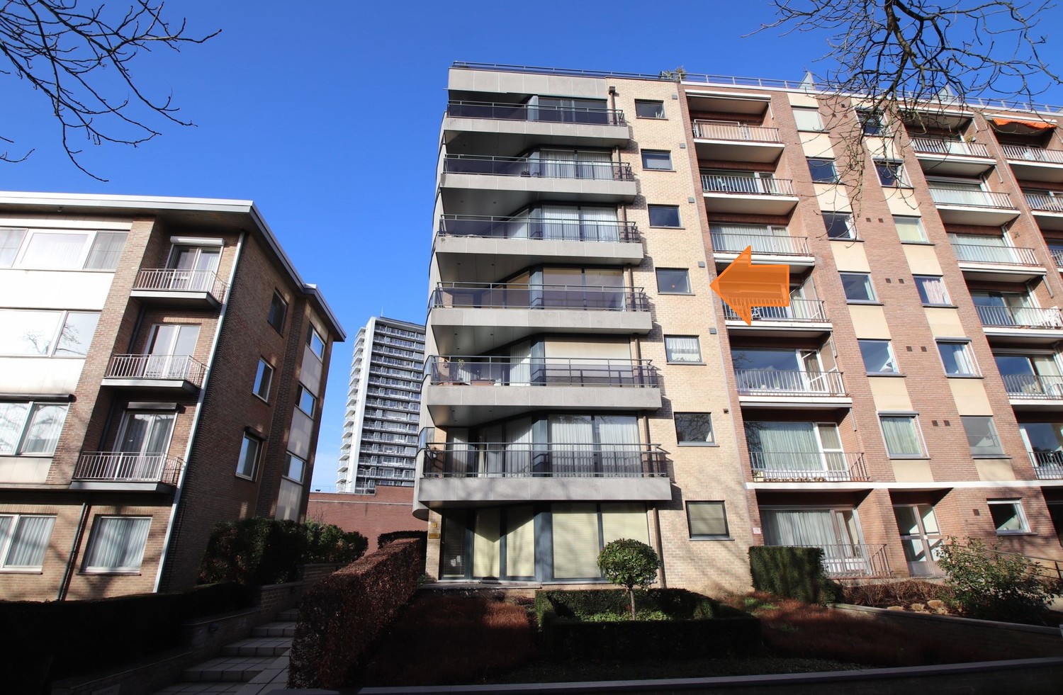 Ruim &amp; zeer goed gelegen appartement met terras en staanplaats - foto 1