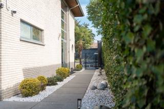 Cherchez-vous le parfait équilibre entre le calme, l'espace et une facture énergétique phénoménale? Cette villa ouverte et économe en énergie...