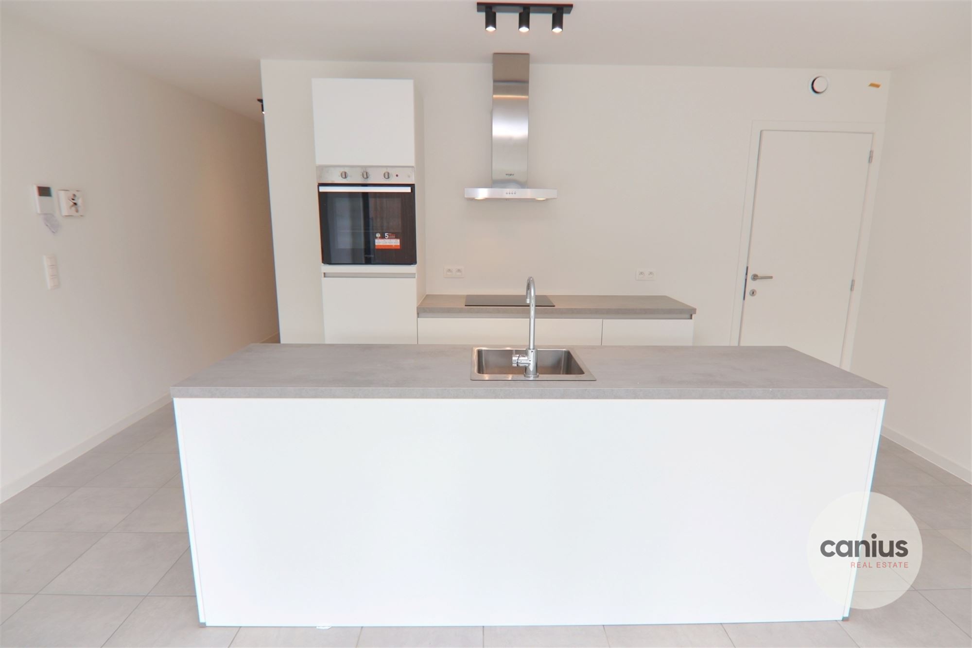 GESCHILDERD NIEUWBOUWAPP. IN HARTJE HASSELT MET 3 SLKS + TERRAS, TUIN &amp; PARKING - foto 2