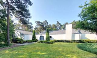 Stijlvolle villa van de hand van architect Paul De Meyer in een residentiële verkaveling te Vosselaar op een perceel van 2.416 m²Ligging: de...
