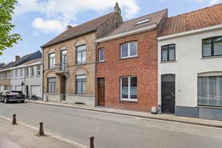 Ruim, charmant herenhuis met garage vlakbij het centrum van Gistel.Met zijn unieke indeling, ruime woonvertrekken en goed georiënteerde tuin kan deze...