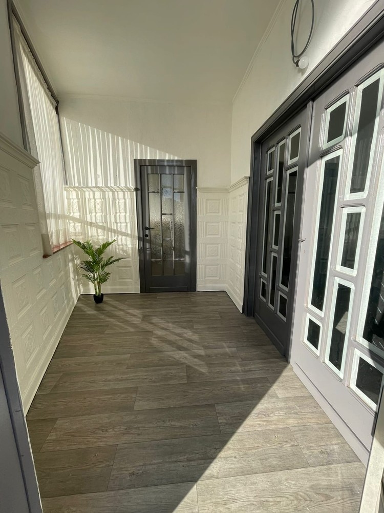 Lichtrijke hoekwoning in hartje Sint-Truiden - foto 2