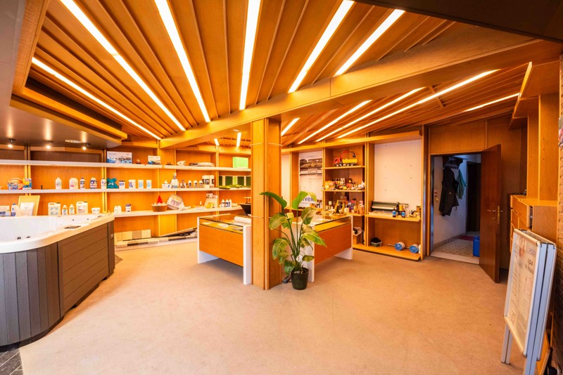 Handelspand met woning en garages - photo 5