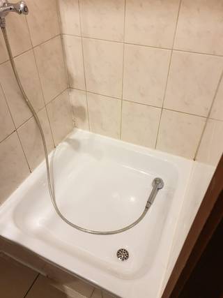 Op zoek naar een gezellige en instapklare studentenstudio in Gent? Deze bemeubelde studio op de eerste verdieping is ideaal voor studenten die comfortabel en centraal willen wonen.<br /><br />✨Voorzien van:<br /><br />✔️Eigen keukentje met koelkast<br /><br />✔️Privé badkamer met douche, lavabo en toilet<br /><br />💵 Huurprijs € 585 per maand inclusief EGW en studententaks Stad Gent.<br /><br />📆 Beschikbaar vanaf 1 september 2026<br /><br />Enkel voor studenten - geen domicilie mogelijk.<br /><br />📍Poel 20, Gent<br /><br />Interesse? Neem telefonisch contact op voor het maken van een afspraak. U kan ons bereiken op het nummer 09 330 61 04.<br /> 
