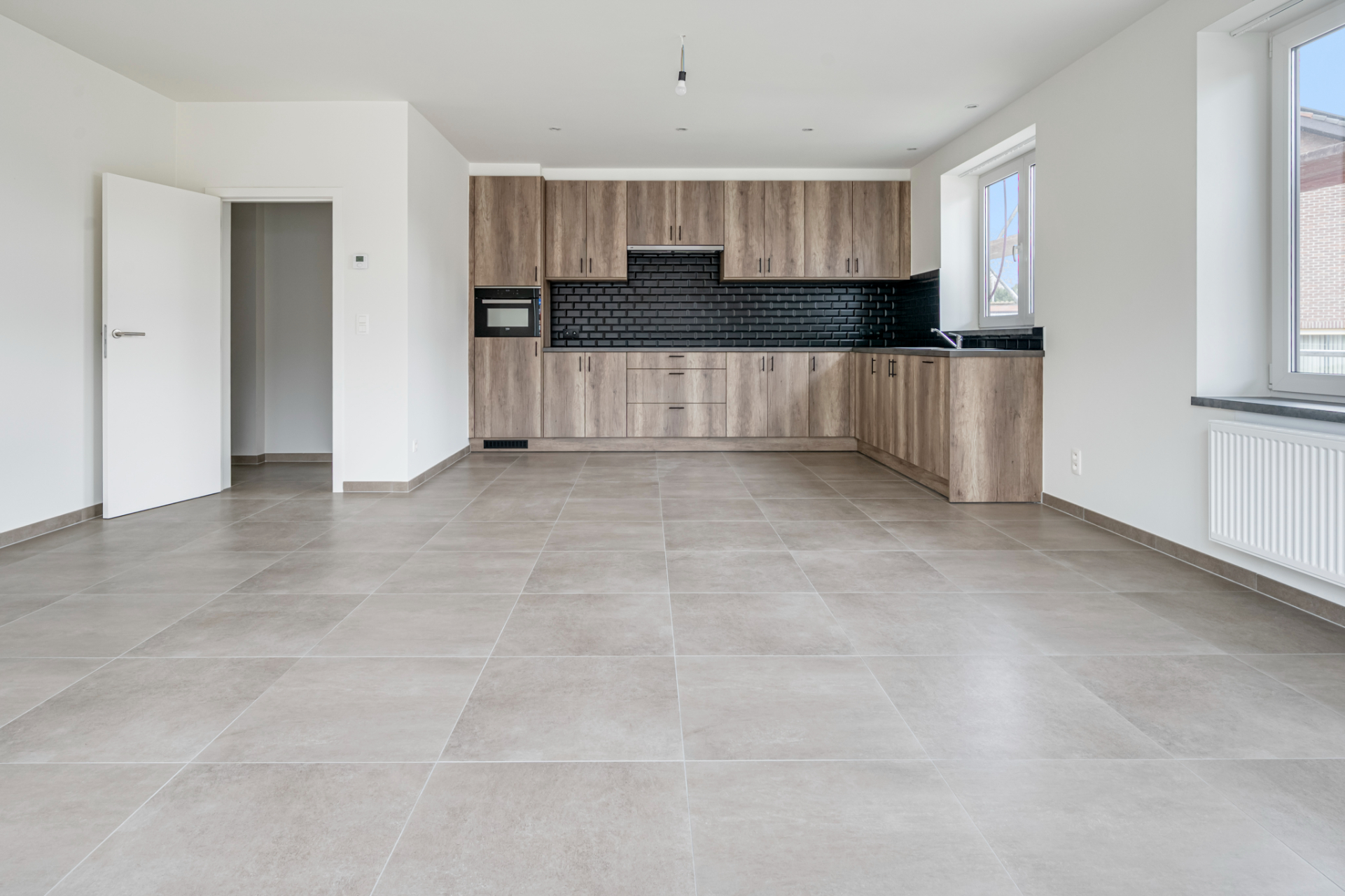 Ruim gelijkvloers appartement met 2 slaapkamers. - foto 1