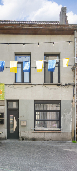 TE MODERNISEREN RIJWONING VLAKBIJ DE MARKT IN AUTOVRIJE STRAAT woning op wandelafstand van de Grote Markt en de vernieuwde winkelstraat van...