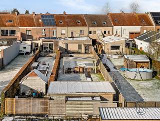 Op een uitstekende locatie in Deerlijk vinden we deze veelzijdige en uiterst goed onderhouden handelswoning (slagerij + woonst), ideaal voor wie...