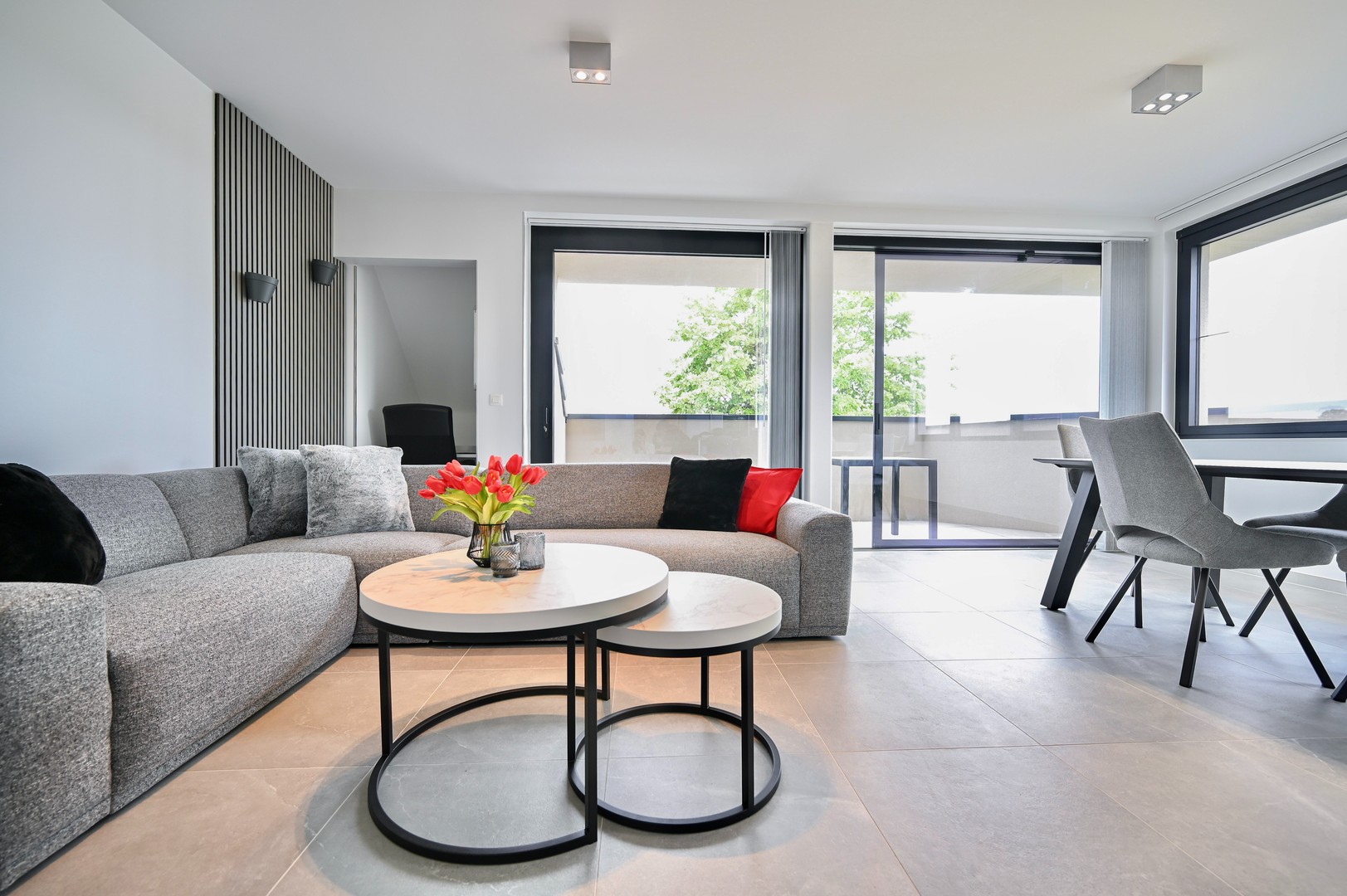 Instapklaar en volledig bemeubeld dakappartement te koop in hartje Bornem - photo 3