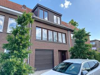 Op zoek naar een instapklare woning met charme én een centrale ligging?Deze beletagewoning in een rustige, kindvriendelijke buurt op wandelafstand...