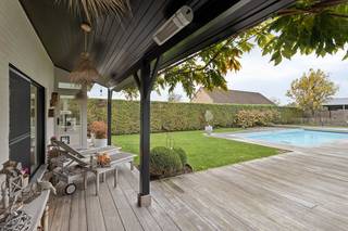 This charming, detached house, built on a 775m² plot, is located in a cul-de-sac (Sint-Ritastraat). In addition to an idyllic location in...