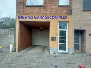 This closed garage is located in a closed Residence de Zeedijk in Oostende-Mariakerke.The closed complex is accessed via an automatic gate. The...