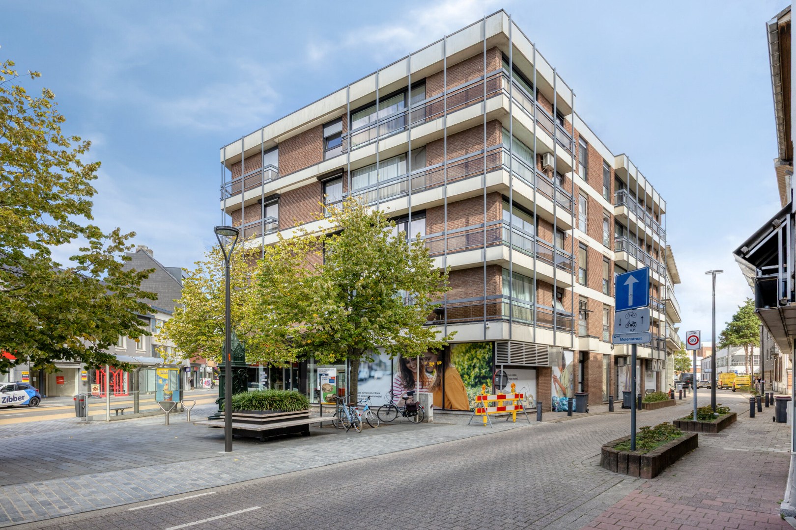 Verzorgd appartement met 2 slpks, gelegen in het centrum van Mol ! - foto 1