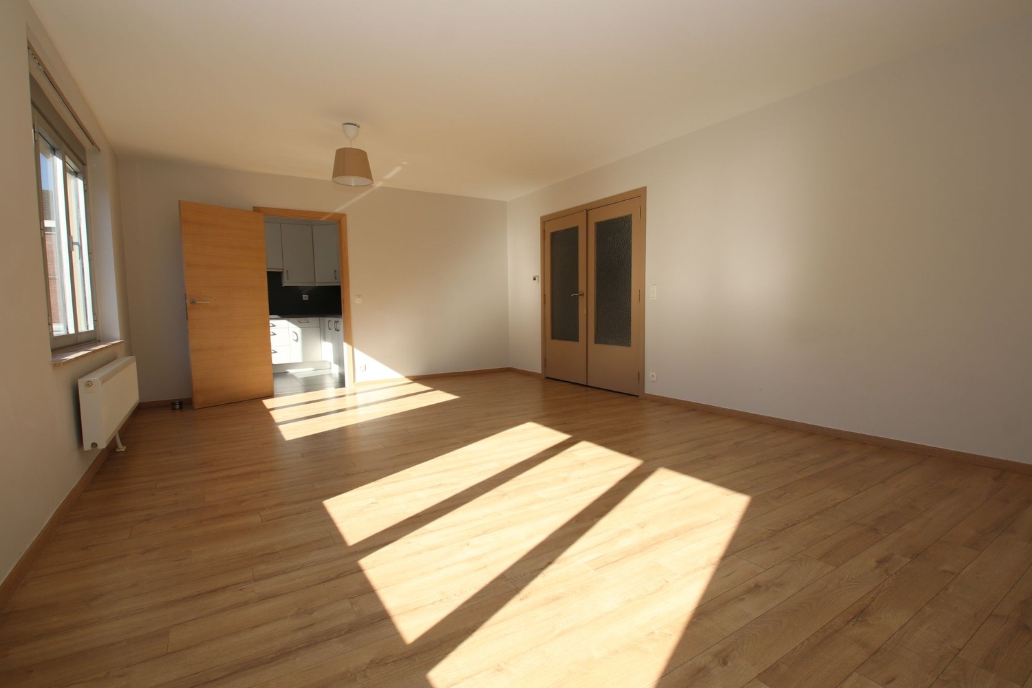 Gerenoveerd, centraal gelegen appartement met twee slaapkamers - foto 3