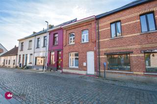 Gezellig rijhuis met 3 slaapkamers in Hever In het centrum van Hever, op wandelafstand van winkels, scholen en openbaar vervoer, bevindt zich dit...