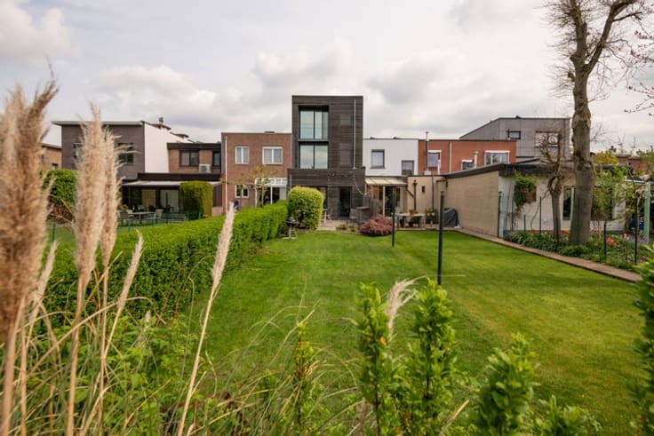 Ruime gezinswoning met 4 slaapkamers, 2 badkamers en zonnige tuin in Wilrijk - foto 5