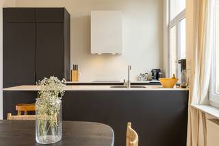 In de Oudebareellei te Merksem vinden we deze ruime en verzorgde herenwoning met een bewoonbare oppervlakte van ca. 261 m², gelegen op een perceel...