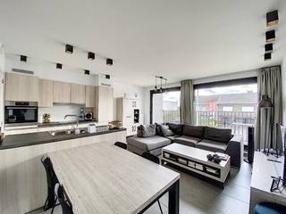 Dit lichtrijke en instapklare appartement is gelegen op een uitstekende, centrale locatie in de nabijheid van diverse invalswegen.De indeling is als...