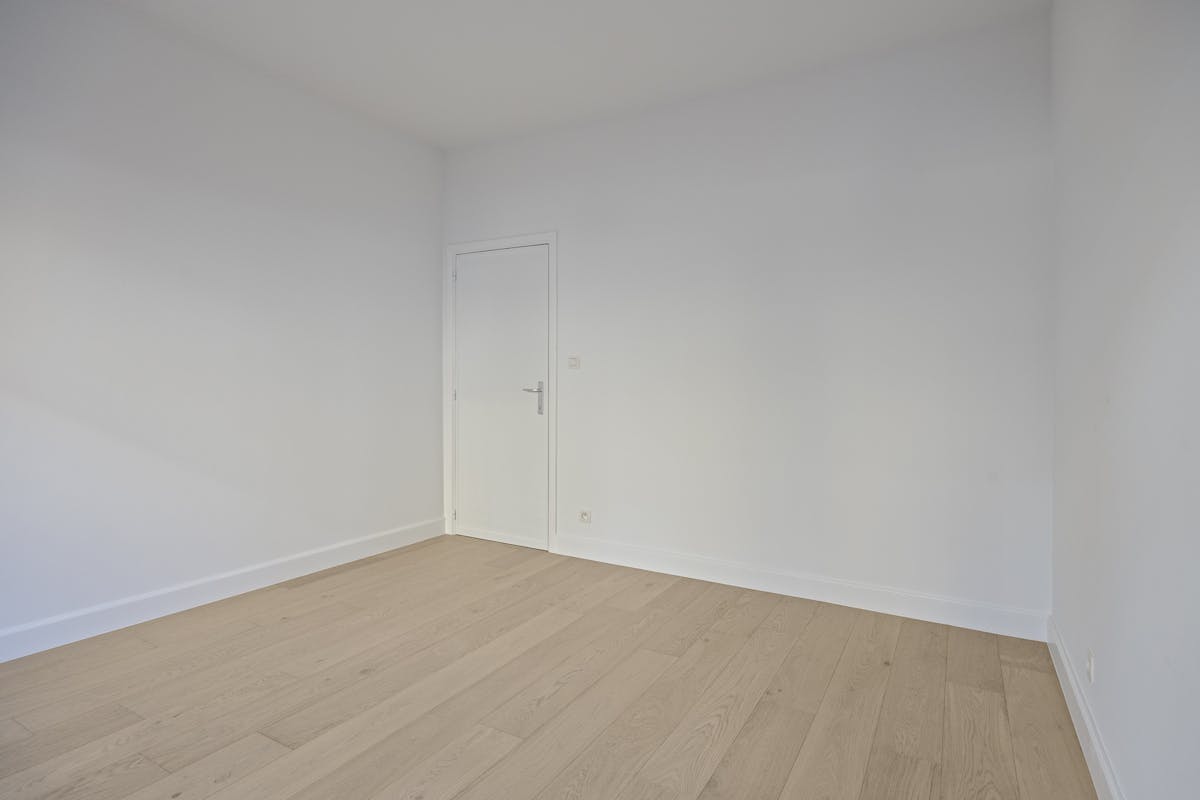 Gerenoveerd gelijkvloers appartement met twee slaapkamers - foto 5