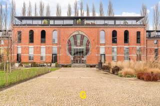 Dit stijlvolle luxueuze loftappartement met twee slaapkamers en een royale bewoonbare oppervlakte van 138 m² is gelegen in Nerem, in de gekende...