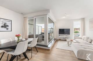 RECENT ENERGIEZUINIG NIEUWBOUWAPPARTEMENT INCLUSIEF GARAGEBOXInstapklaar appartement (bouwjaar 2023) met ruime master-bedroom, 2de...